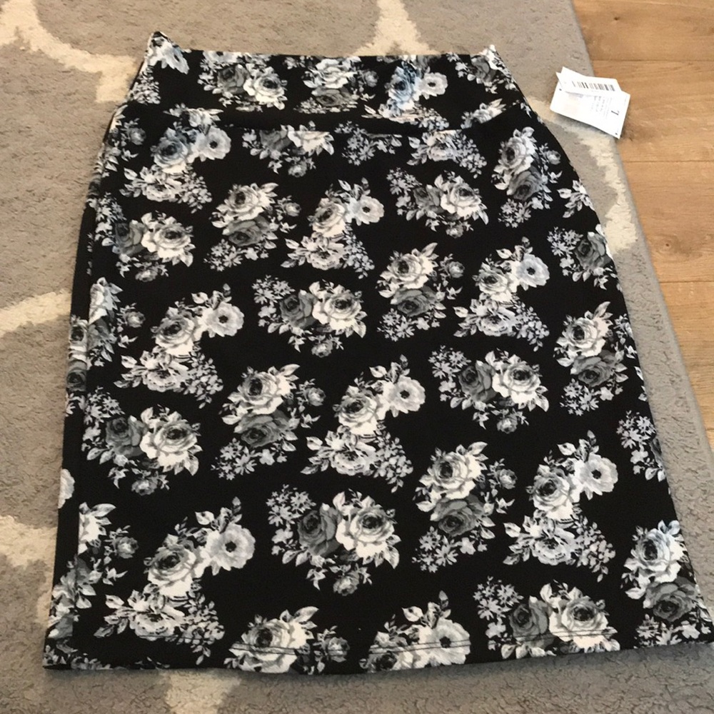 Lularoe cassie BNWT - Picture 2 of 2